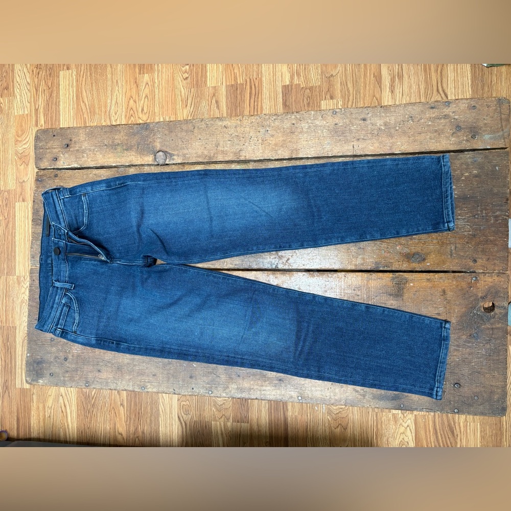 Goldsign high rise jeans. Soft material